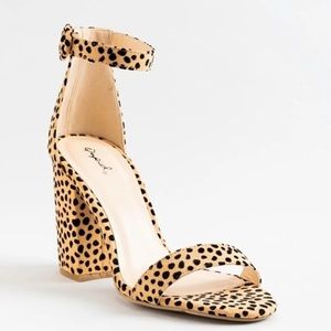 Qupid Cheetah Leopard Ankle Strap Block Heels Size 5.5 Women’s